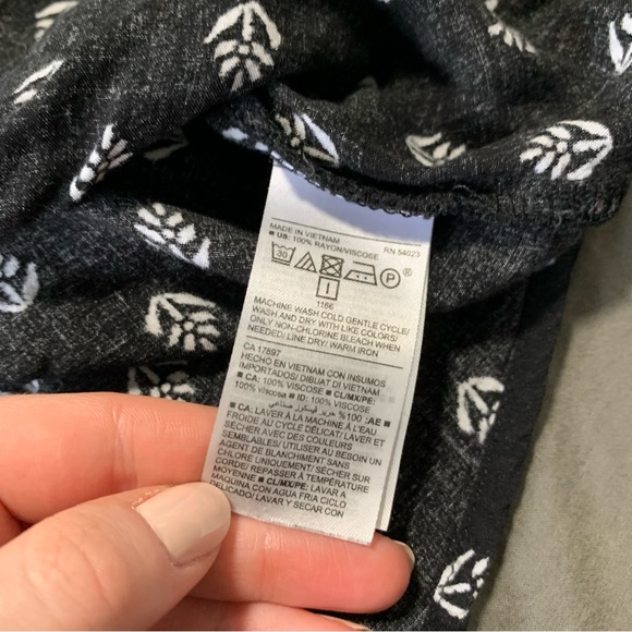 Short Sleeve Blouse - Picture 3 of 5